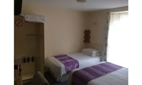 Clon Ross Guesthouse - Værelse