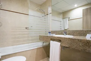 Hotel Best Da Vinci - Bathroom