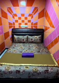 DE GLORY HOTEL UsJ 21 - Quarto