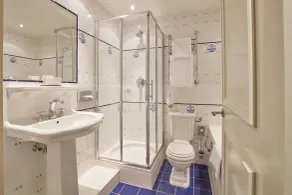 Carlton Ambassador - Bathroom