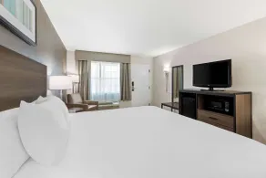 Quality Inn Fayetteville Near Historic Downtown Square - Room