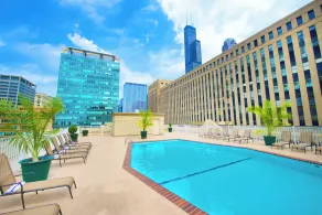 Holiday Inn & Suites Chicago-Downtown by IHG - Piscina