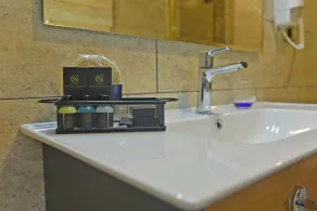 New Garden Hotel - Bathroom