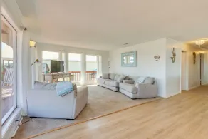 Breezy Dauphin Island Vacation Rental with Deck! - Innvendig