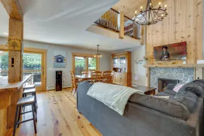 On Neal Pond! Spacious Group Retreat w/ Game Room - Interiör