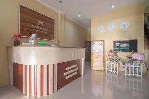 RedDoorz Plus near Syamsudin Noor Airport 3 - Réception
