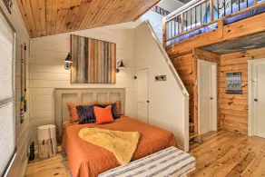Pet-Friendly Studio w/ Loft & Mountain Views! - Innvendig