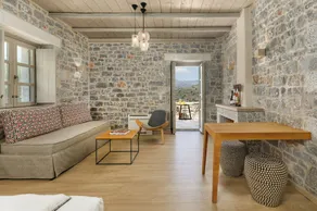 Trapela Limeni Luxury Suites - Room