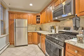 Hoboken Condo: Walk to Public Transit! - Interiör