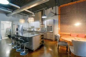 Urban Downtown Roanoke Loft w/ Private Hot Tub - Interior