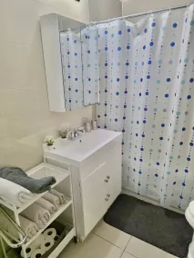 Comfortable 2-Bedroom Apartment in Laval, 2 Parking Spaces, Optional Car Ren - Bagno
