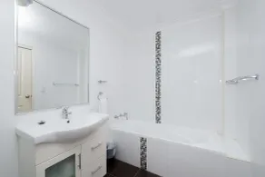 Parkside Apartments - Baño