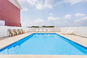 Super 8 by Wyndham Rainsville - Pool