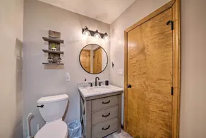 Custom-built Lakefront Cottage w/ Spacious Yard! - Innenbereich