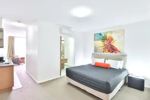 Indulge Apartments - Ontario - Room