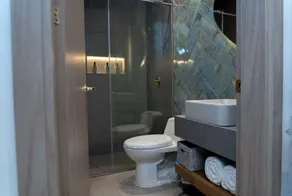 Delamar Hotel - Bathroom