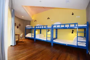 J Trip Youth Hostel - Room