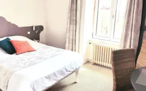 Hôtel Logis Le Bourbon - Værelse