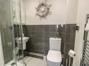 6 Bay View - Bathroom