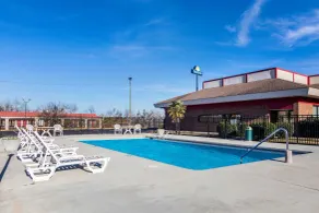Econo Lodge Inn & Suites Conference Center Dublin - Piscine