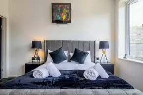 Luxury 4-Bedroom High-End Home, Includes Jacuzzi and Pool Table - Habitación