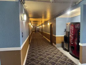 Economy Inn North Randall - Lobby