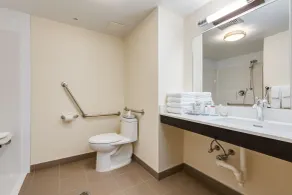 Park Inn by Radisson, Calgary Airport North, AB - Salle de bain