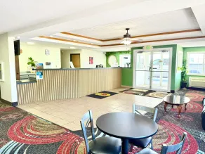 Super 8 by Wyndham Sweet Springs - Reception