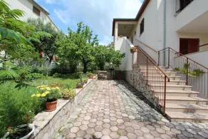 Rooms and Apartment Sanja - Entrada interior