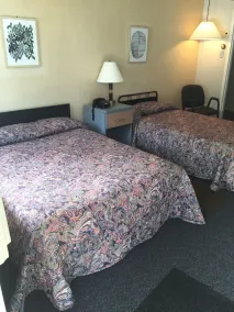 Colonial Hotel-Motel - Room