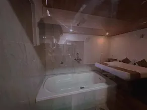HOTEL ARMS - Bathroom