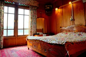 Golden Flower Heritage Houseboats - Room