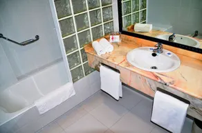Hotel Museo Los Infantes - Bathroom