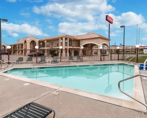 Econo Lodge Hillsboro I-35 - Pool