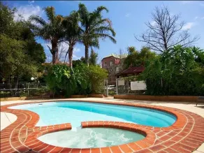 Comfort Apartments Royal Gardens - Pool