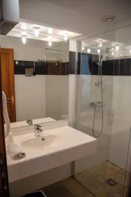 Logis Le Saint Nicolas - Bathroom