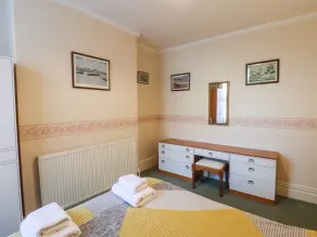 Sunnyside Holiday Apartment 1 - Room