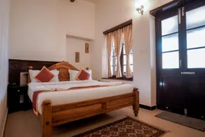 Lakefront Home Hotel - Camera