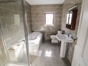 Swan Lake - Bathroom