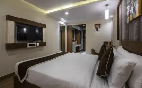 Hotel Monarch International - Quarto