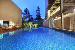 Aston Pasteur - Piscine