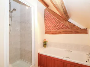 Horse Shoe Cottage, CHEADLE - Salle de bain