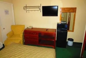 Canadiana Motel - Room