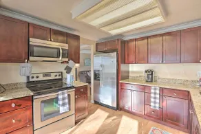 Cozy Centennial Home w/ Fenced-In Backyard! - Interiör
