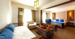 LIV Hotel by Bellazure - Room