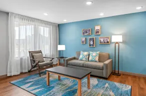 WoodSpring Suites Charlotte Northlake - Lobby