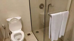 Royal Palm Hotel & Conference Center Cengkareng - Bathroom