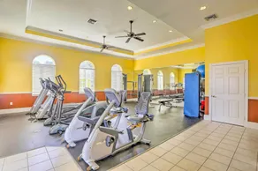Airy Fort Myers Condo ~ 4 Mi to Beach! - Intérieur