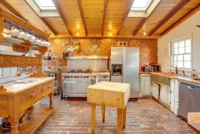 Hot Tub Access: Historic Group Getaway in Amherst! - Interiør