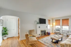 Cozy Cottage in Historic Village: Near Cedar Point - Intérieur